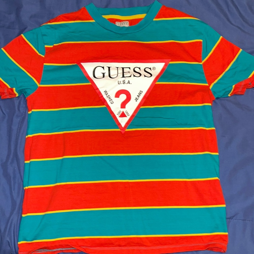 A mens small guess shirt